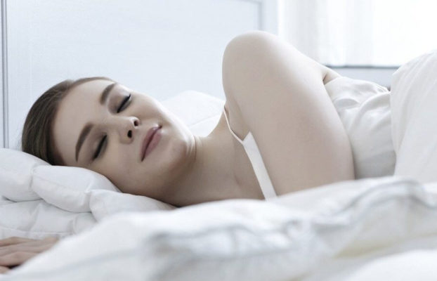 Welche Schlafposition ist bei Rückenschmerzen die beste?